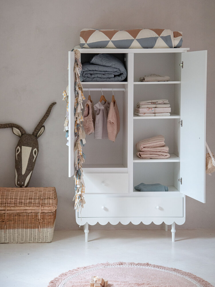 sfeer in wit inhoud kast