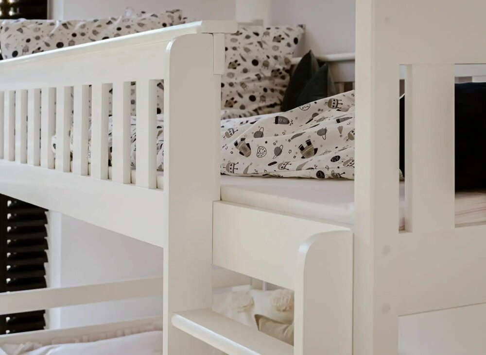 detail bed