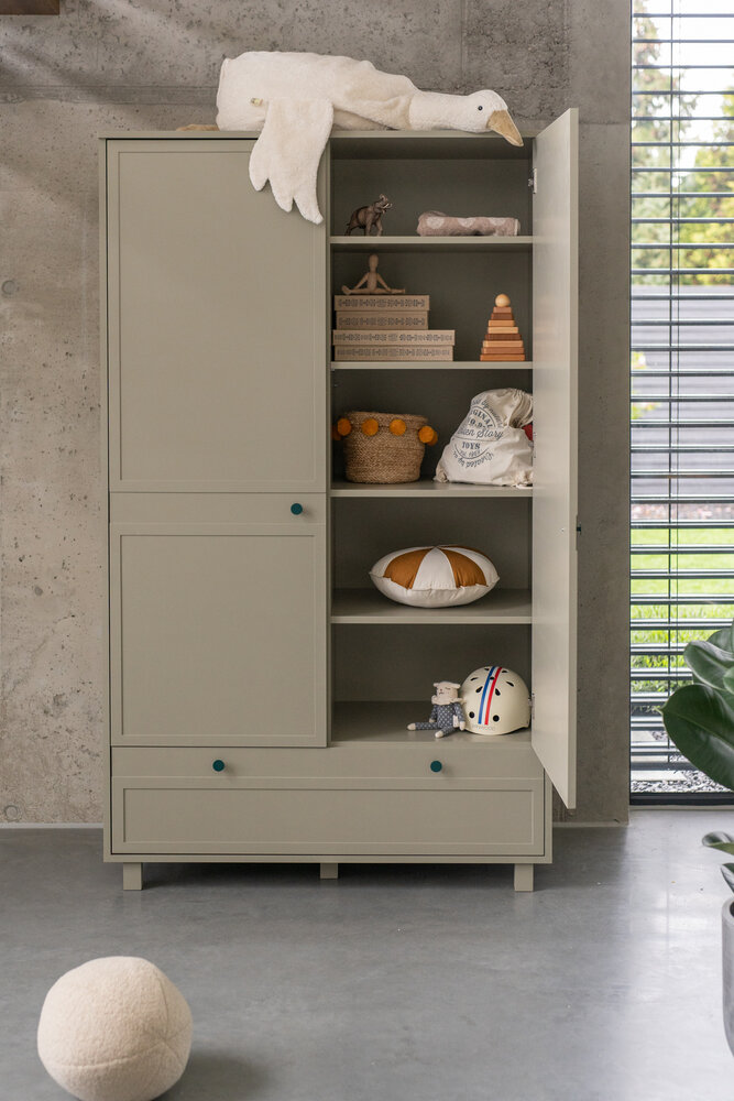 Vintage 2 deurs kast met lade eucalyptus