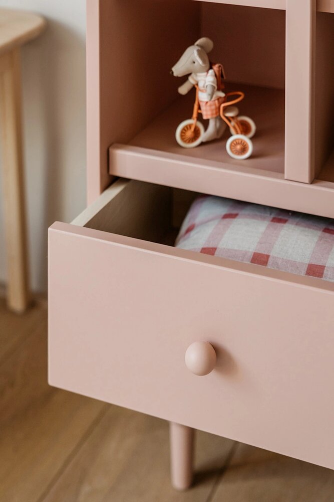 Babushka boekenkast pink