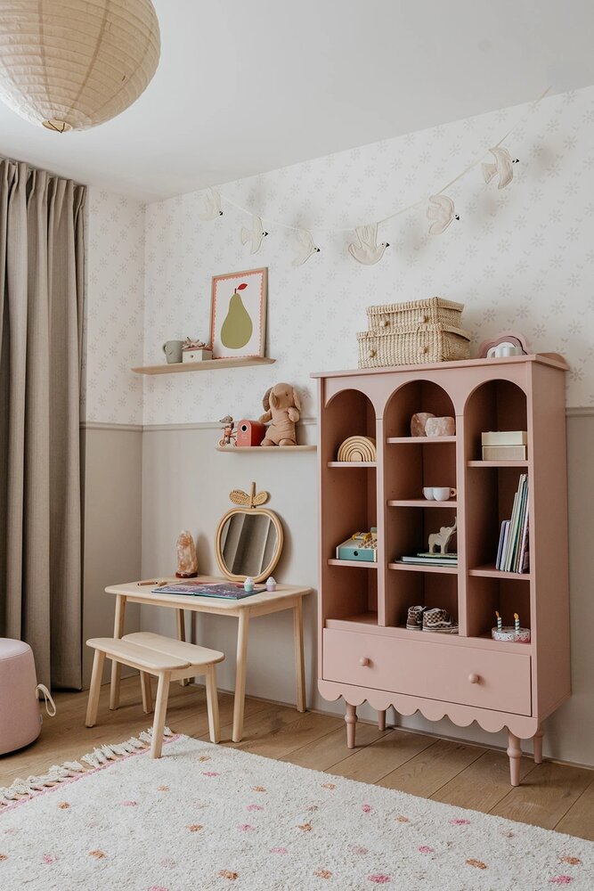 Babushka boekenkast pink