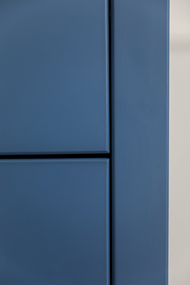 detail commode in blauw