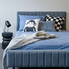 Jay 90x200 gestoffeerd bed stof foto Joep blue