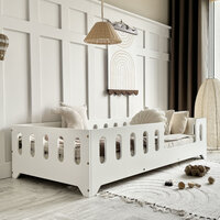 voorbeeld model in het dekkend wit