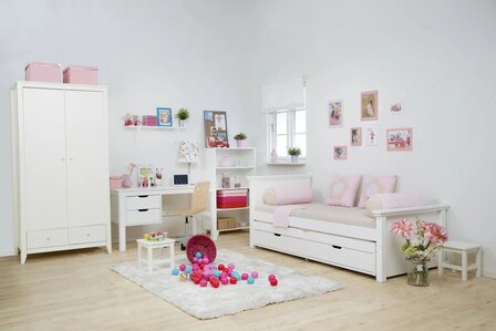 sfeerbeeld maja bureau en bed