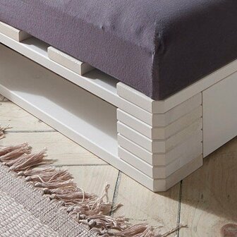 detail pallet bed