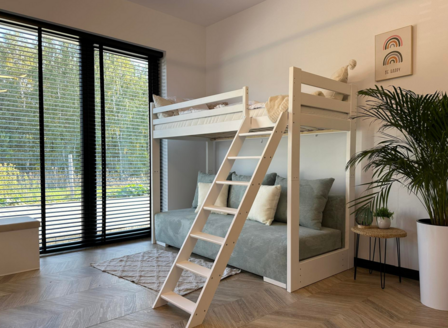 Stefano stapelbed met lounge bank grijs massief grenen 90x200 wit