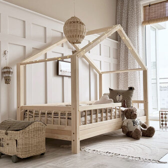 Basic Bello montessorri huis bed 90x190 onbehandeld hout