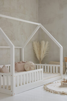 Bianco Montessori bed huis 140x200 hout wit