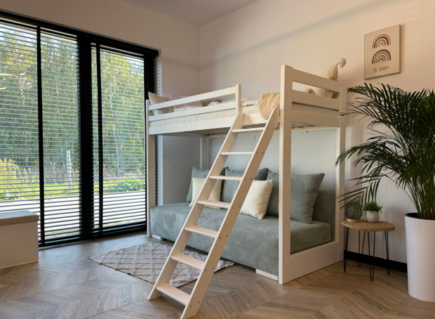 Stefano stapelbed met lounge bank grijs massief grenen 90x200 wit