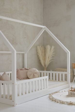 Bianco Montessori bed huis 140x200 hout wit