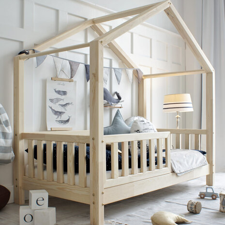 Basic love 80x160 montessori huis bed onbehandeld hout