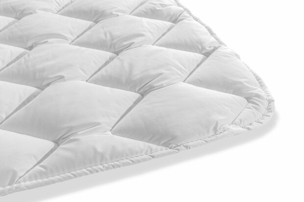 buitenkant 100% perkal katoen, binnen hollevezel vulling 300gr/m2