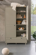 Vintage 2 deurs kast met lade eucalyptus