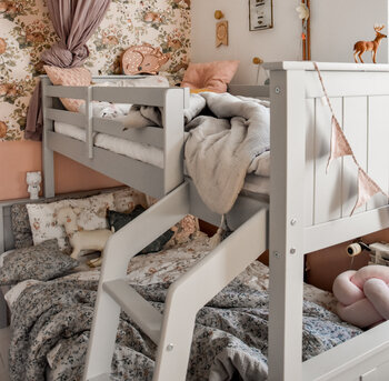 Vanaf welke leeftijd is een hoogslaper geschikt? Alles over fases, veiligheid en de juiste keuze